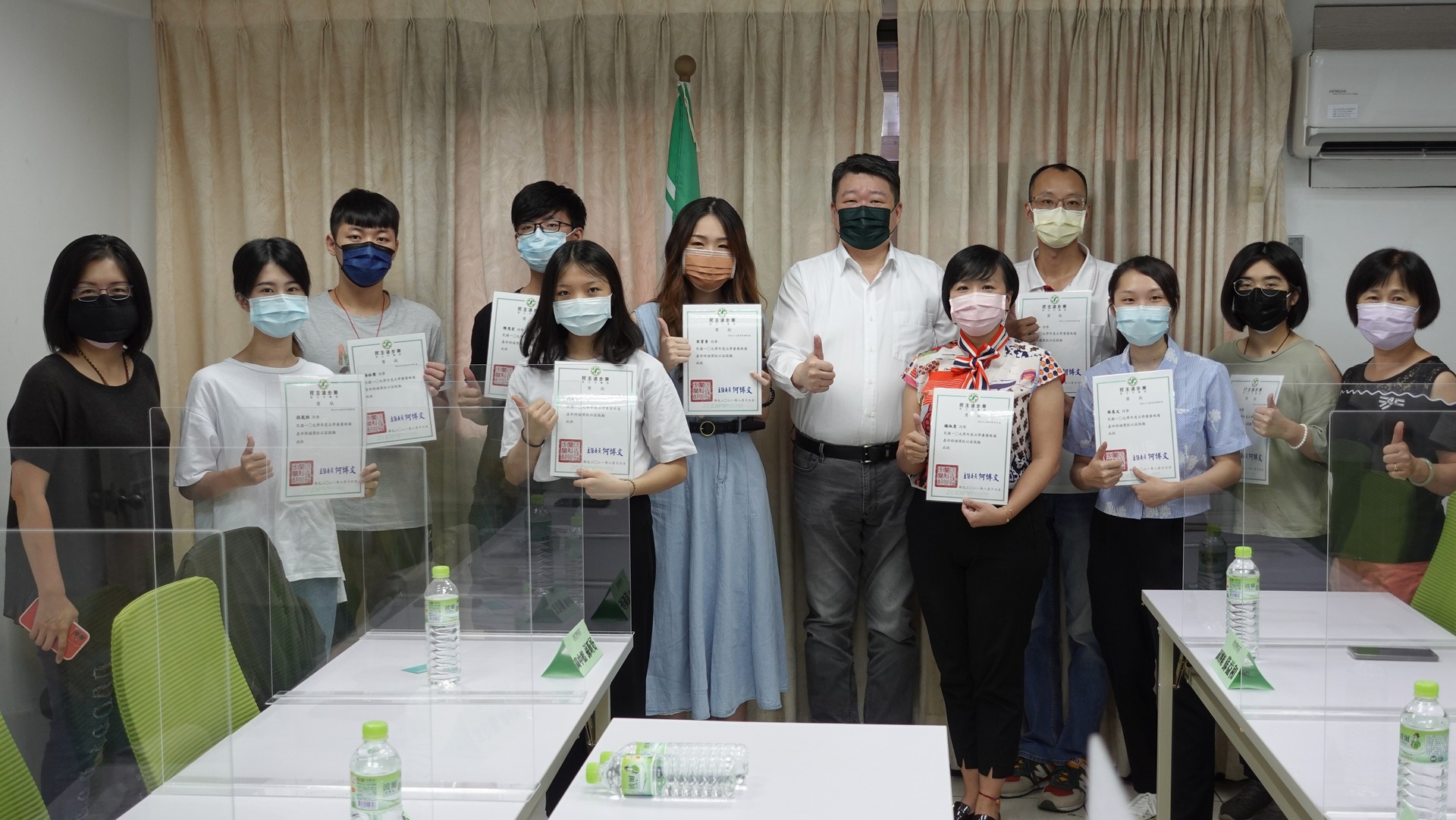 新北黨部頒發獎學金 何博文勉學生:做自己生命的奧運金牌 - 民主進步黨新北市黨部